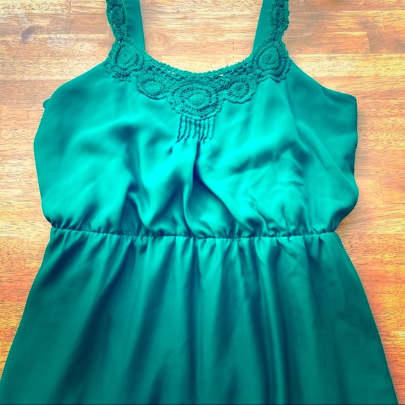 LC Lauren Conrad Dresses & Skirts - Lauren Conrad LC Emerald Sleeveless Minidress Lace Detail Lightweight Sexy